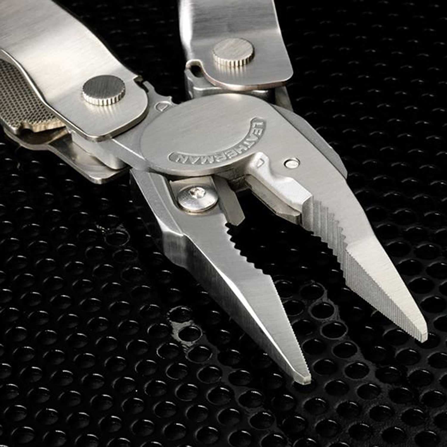 Super Tool 300 Pense